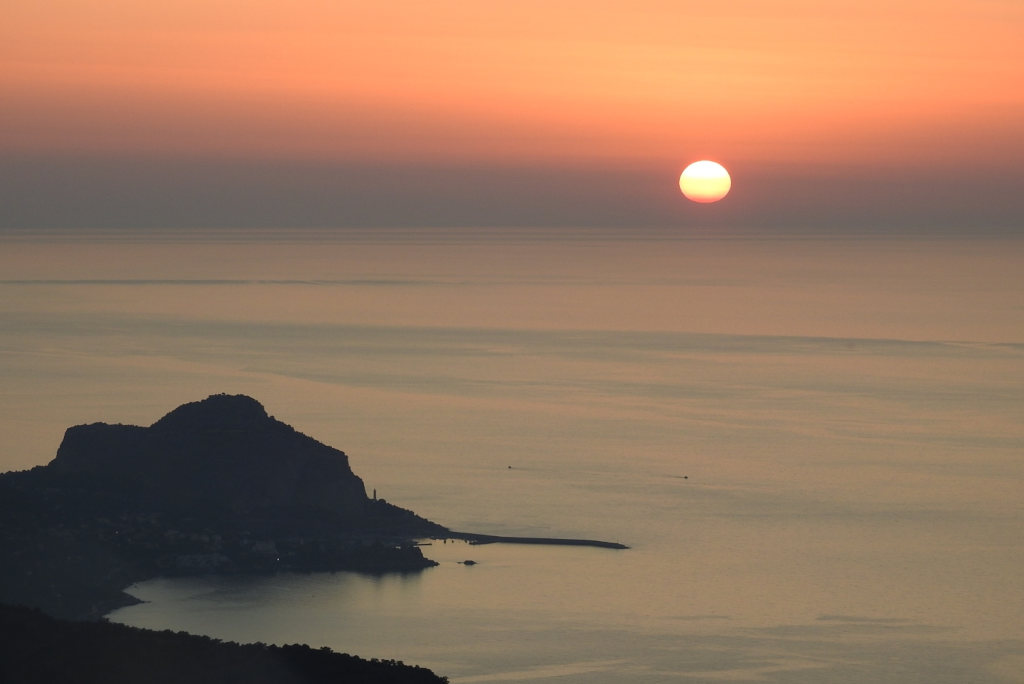 Trekking al tramonto